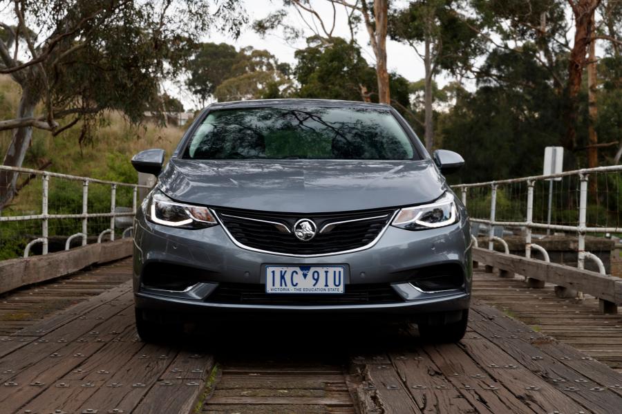  Holden Astra Sedan 2017 года  (фото 18 из 42)